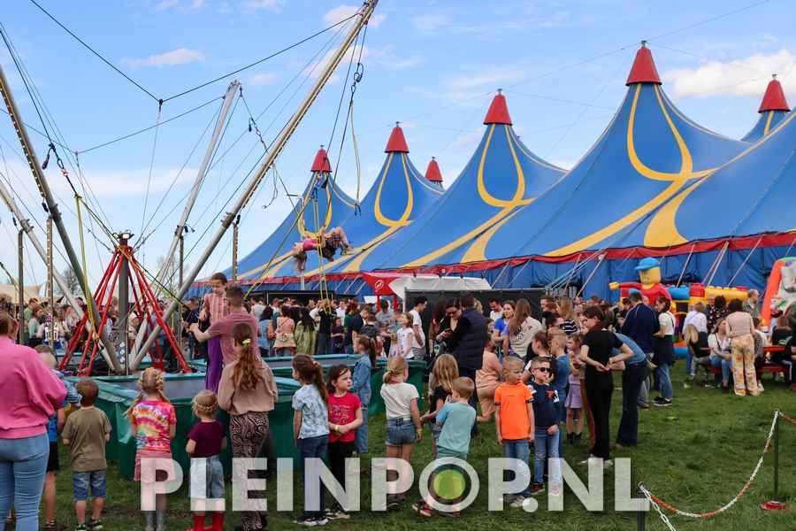 Publiek    Bezoekers (83)